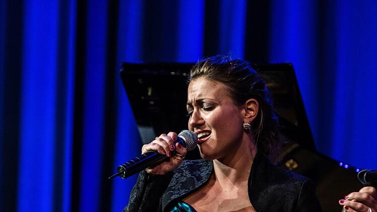 Das Thilo Wolf Quartett mit Thilo Wolf am Flügel, der Sängerin Johanna Iser, dem Kontrabassisten Markus Schieferdecker und dem Schlagzeuger Paul Höchstädter eröffnete die Sonneberger Jazztage.Foto: Jochen Berger