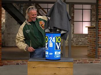 Ein altes Konica-Werbemittel gefiel bei "Bares für Rares" nicht nur Jos van Katwijk.