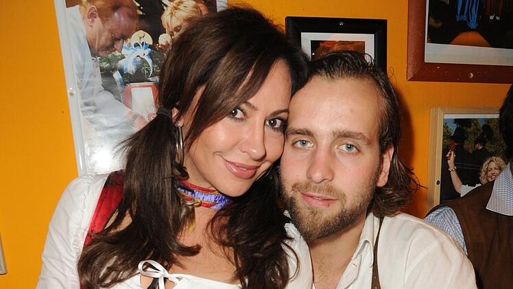 Von 2009 bis 2021 ein Paar: Simone Thomalla und Handballer Silvio Heinevetter, hier bei einem Besuch auf dem M&uuml;nchner Oktoberfest 2011.