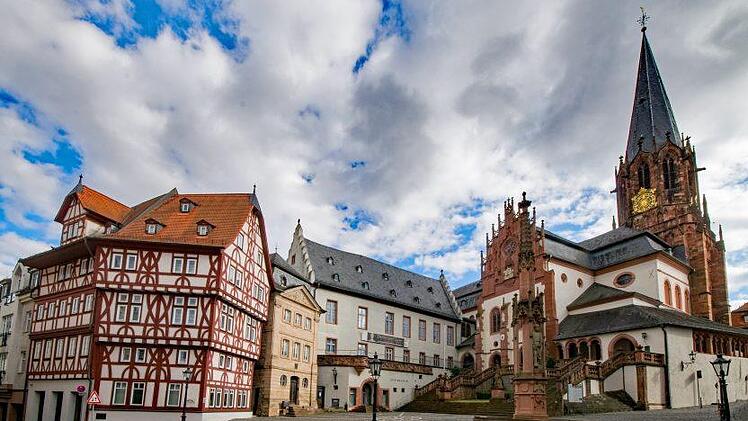 Der Blick auf die älteste Kirche Aschaffenburgs - die Stiftskirche St. Peter und Alexander.Foto: Pixabay/lapping
