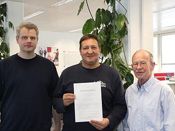 Pochen auf den Fusionsvertrag mit der Handwerkskammer Oberfranken: Die drei Innungsmeister Volker Grempel (Elektro), Oliver Krummholz (Metallbau) und Knut von Berg (früherer Obermeister Bau). Demnach muss das Berufsbildungs- und Technologiezentrum in Coburg erhalten werden. Foto: Simone Bastian