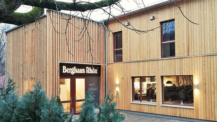 Vorderansicht des Berghauses Rhön. Foto: Sigismund von Dobschütz