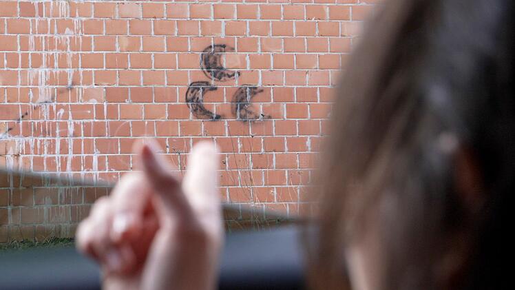 In der Doku äußert sich auch ein früherer Anhänger der "Grauen Wölfe", der schon als Kind indoktriniert wurde.