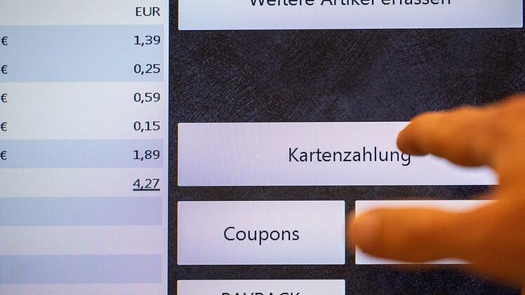 Bargeldloses Zahlen im Supermarkt
