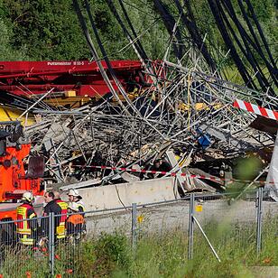 Gerüsteinsturz unter Autobahnbrücke