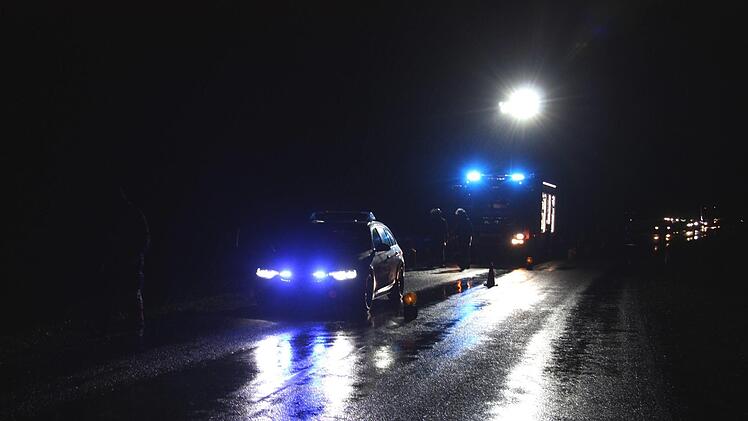 Zwei Autos landeten nach einem Zusammenstoß im Graben.    Foto: Richard Sänger
