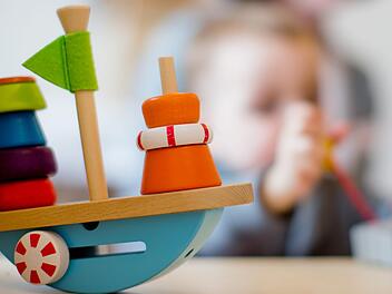 Damit in Neunkirchen genügend Plätze in Kindertagesstätten zur Verfügung stehen, musste der Marktgemeinderat den zukünftigen Bedarf abschätzen. Foto: Rolf Vennenbernd,dpa/Archiv