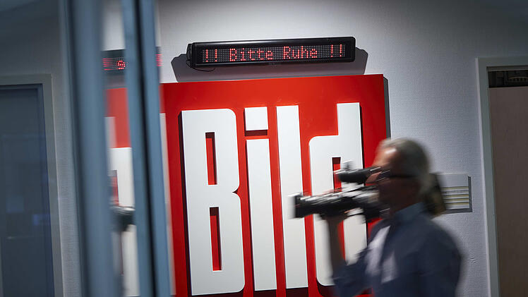 "Bild. Macht. Deutschland?" - aber wie genau macht die Bild denn Deutschland? Das erfahren Sie in der spannenden siebenteiligen Doku.