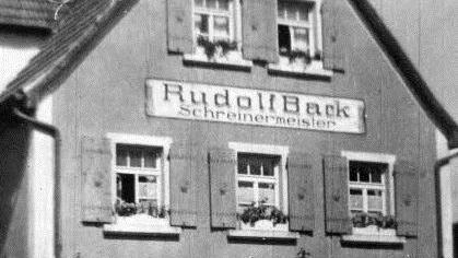 Vor 90 Jahren startete Rudolf Back mit der Schreinerei Back im Unterland 17 auf nur 60 Quadratmetern, bevor sie über das Oberland zum Kalkofen ausgebaut wurde.  Foto: Archiv Arnold Nöth