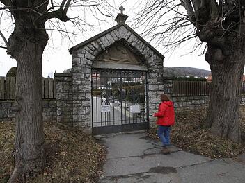 Der Eingangsbereich des Ebermannstadter Friedhofes soll durch Pflaster attraktiver gestaltet werden. Foto: Josef Hofbauer