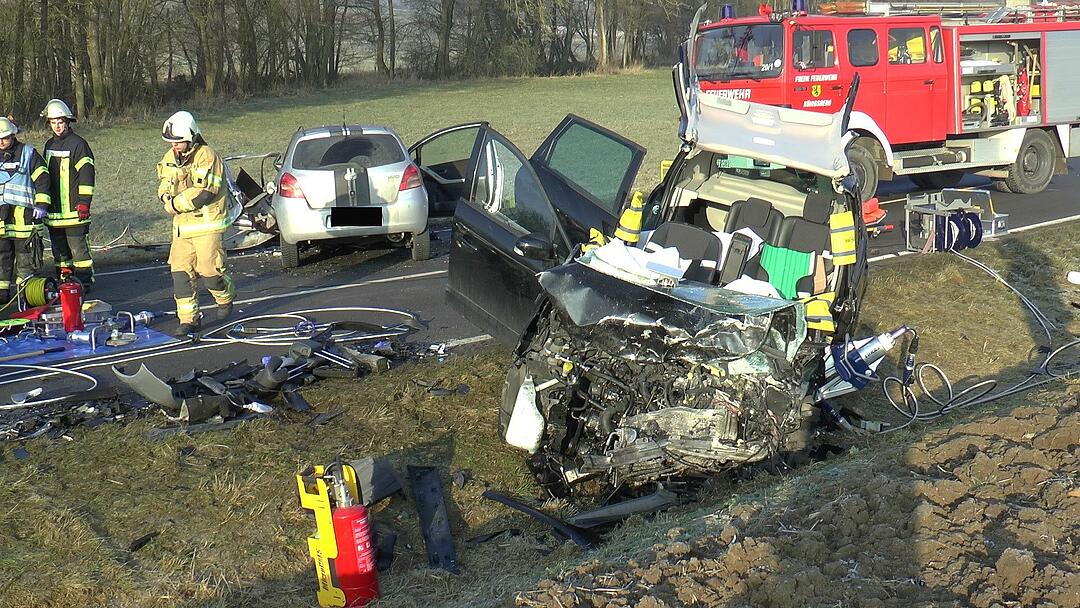 Kreis Haßberge: 29-Jährige stirbt bei schwerem Frontal-Crash