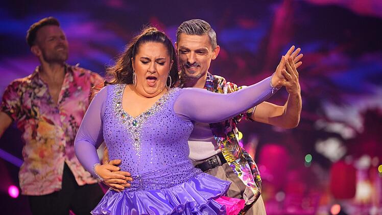 Auch Sandra und Zsolt verbesserten sich in Runde zwei. Für ihren Salsa gab es 25 Punkte.