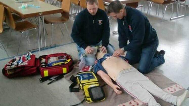 Regelmäßig üben die First Responder aus Dormitz, damit im Einsatzfall jeder Handgriff sitzt. Fotos: privat