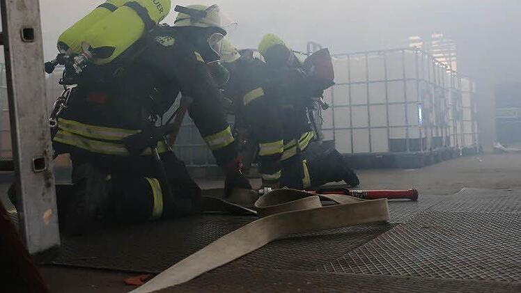 Gro&szlig;&uuml;bung der Kronacher Wehr im Mineral&ouml;lwerk Voitl&auml;nder Foto: Stefan Wicklein