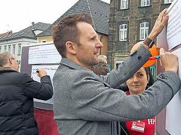 Landrat Christin Meißner (links) und Bürgermeister Andreas Hügerich versuchten sich in "leichter Sprache".