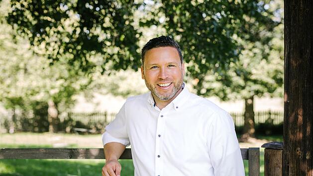 Der 41-j&auml;hrige parteilose Ahorner B&uuml;rgermeister Martin Finzel will noch viel f&uuml;r seine Gemeinde bewegen und kandidiert wieder f&uuml;r das Amt, das er innehat. Unterst&uuml;tzt wird er von einem B&uuml;ndnis aus SPD, Freien W&auml;hlern und Gr&uuml;nen.  Foto: Wir f&uuml;r Ahorn