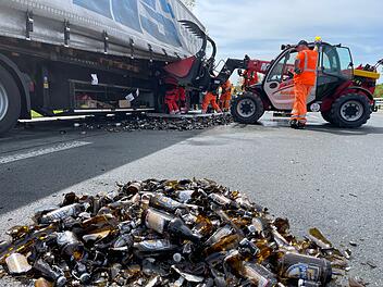 Kulmbach: Neue "Bierkurve"? Laster verliert 300 Kästen - "Bierschoff" meldet sich