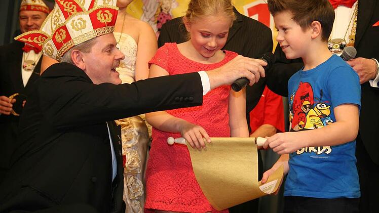 Saskia Hessner und Leon Haderlein sind das neue Kinderprinzenpaar und freuen sich schon auf ihre Regentschaft.