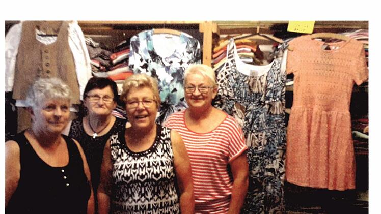 Sieglinde Gr&uuml;dl und ihr Team freuen sich, dass die Kleiderkammer am Montag wieder &ouml;ffnen kann.