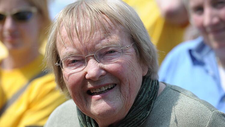 Gudrun Pausewang, Autorin von «Die Wolke», aufgenommen am 25.04.2011 in Bergrheinfeld. Foto: David Ebener/dpa
