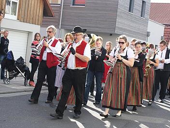 Die Hornochsen spielten zum Kerwasauftakt auf.  Fotos: Sonja Werner