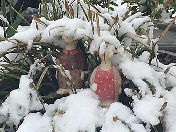 Osterhasen verstecken sich im Schnee. Foto: Kathrin Kupka-hahn