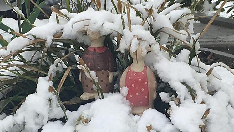 Osterhasen verstecken sich im Schnee. Foto: Kathrin Kupka-hahn