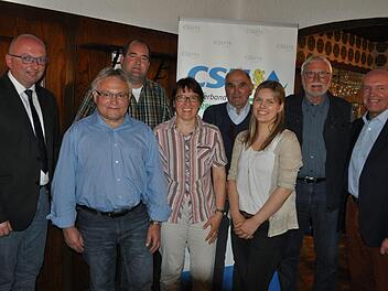 Bei der Jahresversammlung im Gasthaus Bühler in Kraisdorf ist der Vorstand des CSU-Ortsverbandes Pfarrweisach im Amt bestätigt worden (von links): 1. Vorsitzender Markus Oppelt, die stellvertretenden Vorsitzenden Josef Kneuer und Frank Schmidt, Schatzmeisterin Doris Oppelt, Beisitzer Oskar Lurz, Schriftführerin Annalena Rügheimer, Beisitzer Rüdiger Kuhn. Rechts Landrat Thomas Habermann (Landkreis Rhön/Grabfeld).