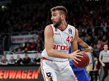 Dejan Musli war bei seinem ersten Euroleague-Auftritt mit neun Punkten und neun Rebounds einer der wenigen Bamberger, der zumindest Normalform erreichte. Foto: Daniel Löb