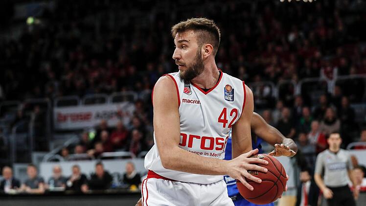 Dejan Musli war bei seinem ersten Euroleague-Auftritt mit neun Punkten und neun Rebounds einer der wenigen Bamberger, der zumindest Normalform erreichte. Foto: Daniel Löb