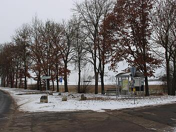 Hinter den Bäumen soll das Gewerbegebiet "Edelgraben II" entstehen.Evi Seeger (Archiv)