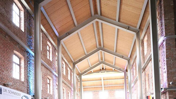 Von der frühen Anstoßzeit ließen sich die Zuschauer nicht abschrecken. Sie sorgten erneut für eine "volle Hütte" in der Kühnlenzpassage. Foto: Marian Hamacher