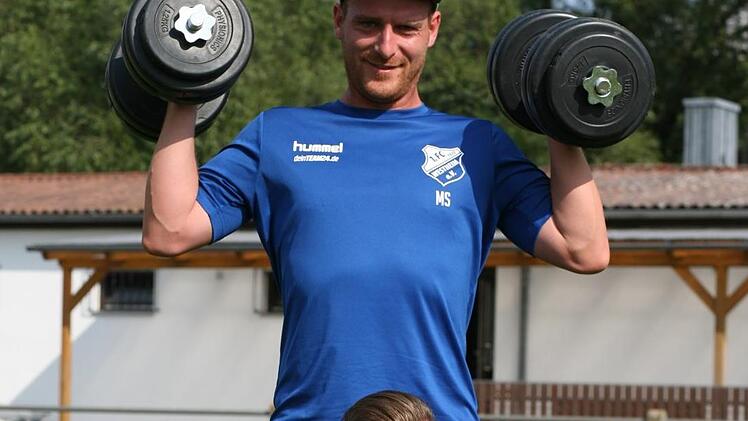 Westheims Spielertrainer David Böhm (unten) und Abteilungsleiter Maximilian Schaub gehen das Abenteuer Bezirksliga mit Respekt, aber trotzdem selbstbewusst an. Foto: Steffen Standke