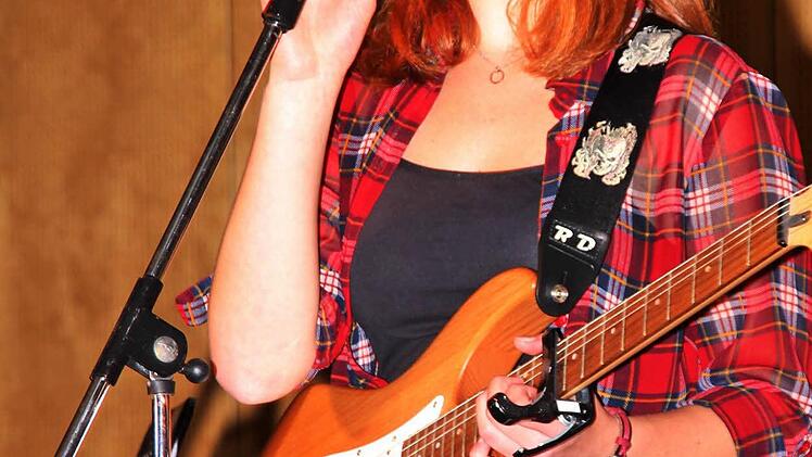 Die Schüler des Philipp-Schönborn-Gymnasiums Münnerstadt begeisterten bei ihrem Sommerkonzert mit Musik und Gesang. Foto: Dieter Britz