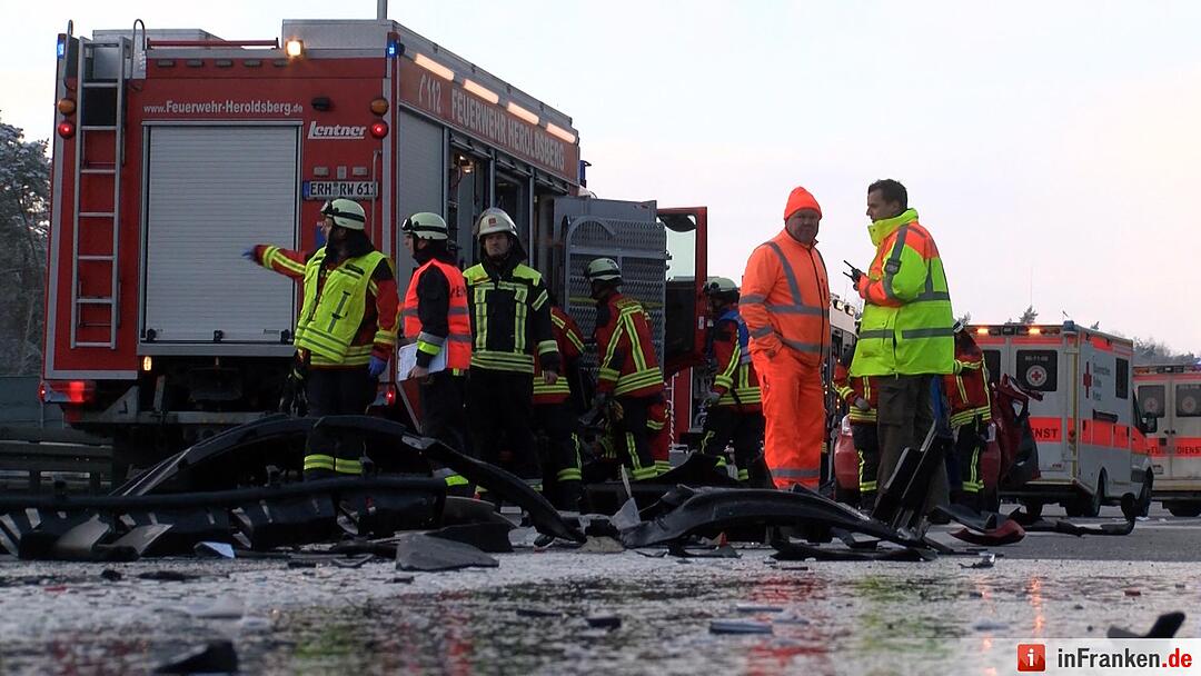 Schwerer Verkehrsunfall auf A3 bei Tennenlohe