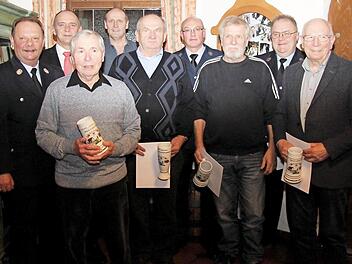 Vordere Reihe: Arno Ullman (40 Jahre) Georg Geinzer (60 Jahre), Gerhard Zollhöfer (40 Jahre), Arno Steinbeißer (40 Jahre) hinten Kommandant Werner Starke, Bürgermeister Heinrich Süß, Andreas Süß (40 Jahre), Vorsitzender Volker Jung und Roland Maier (40 Jahre)