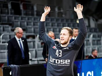 Christian Sengfelder bei Aufwärmübungen Daniel Löb