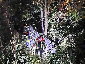 Der Wagen wurde erst nach aufwendiger Suche in der Böschung gefunden.  Foto: Feuerwehr Forchheim