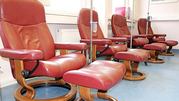 Trotz Corona zur Krebs-Vorsorge, und bei Krebserkrankung und auch als Gesunder zur Impfung - dazu ruft der Kronach-Kulmbacher Onkologe Peter Anhut auf. Die Behandlungszimmer d&uuml;rfen nicht ungenutzt bleiben.