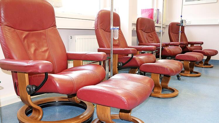 Trotz Corona zur Krebs-Vorsorge, und bei Krebserkrankung und auch als Gesunder zur Impfung - dazu ruft der Kronach-Kulmbacher Onkologe Peter Anhut auf. Die Behandlungszimmer dürfen nicht ungenutzt bleiben.