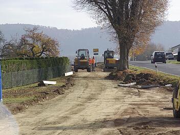 Baustellen wird es in Aura auch in diesem Jahr einige geben, wie hier am Ortsausgang Richtung Euerdorf.  Fotos: Winfried Ehling