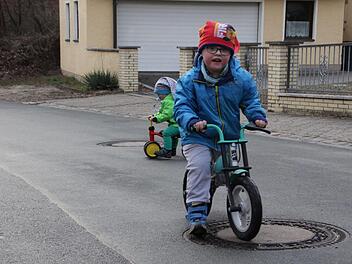 Der sechsjährige Bastian aus Schwarzenbach (Lkr. Erlangen-Höchstadt) möchte sich gerne in einem Sportverein austoben. Foto: Franziska Rieger