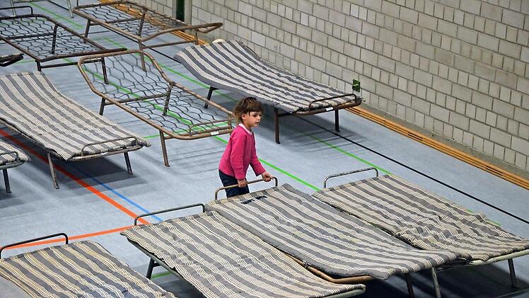 In der karg eingerichteten Frankenhalle fanden 2015 170 Flüchtlinge ein Dach überm Kopf.