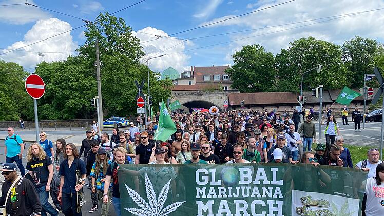 Global Marijuana March Nürnberg: Cannabis-Parade mit Hunderten Demonstranten - Bilderstrecke