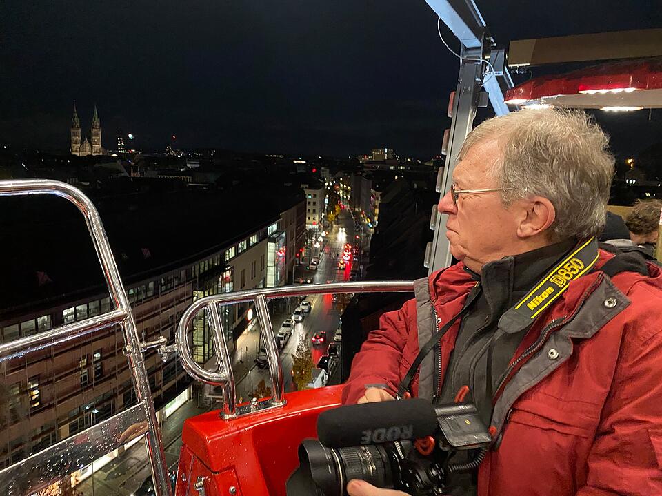 Glühwein, Bratwurst - Und Riesenrad: Winterdorf in Nürnberg eröffnet