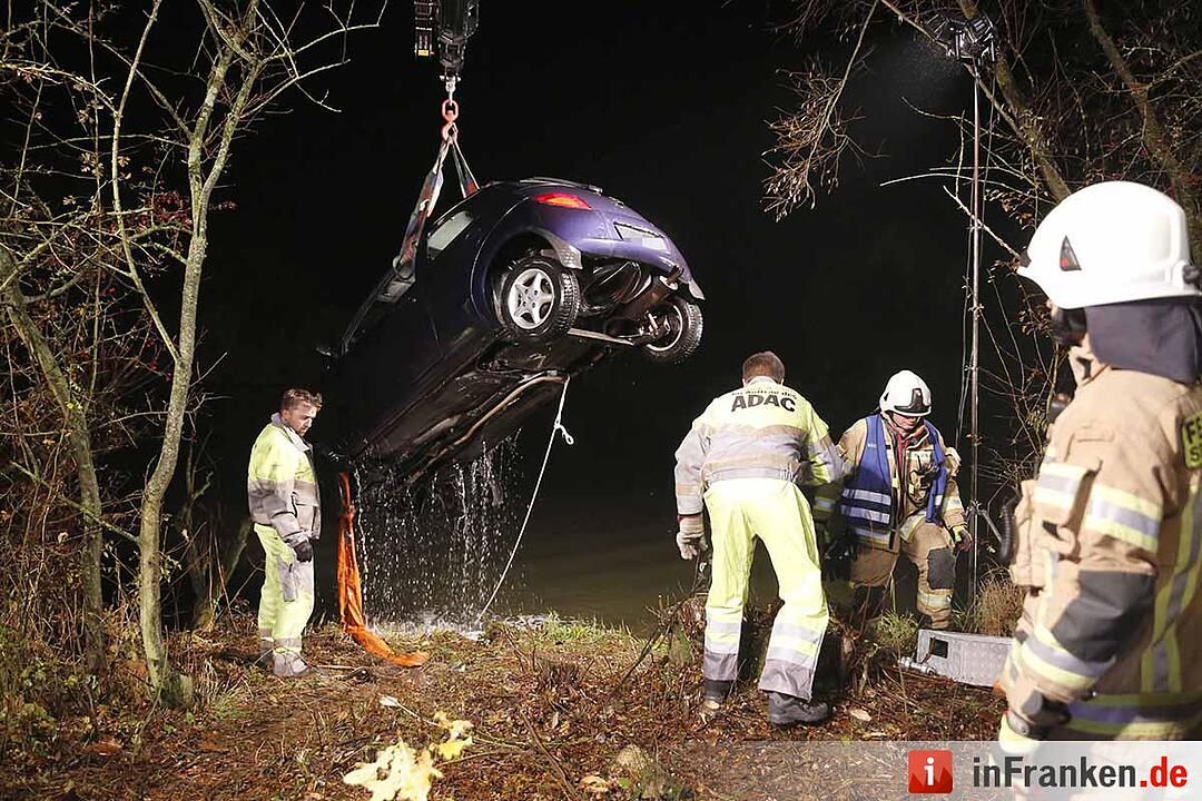 Pkw rollt bei Theres in Main: 23-Jährige stirbt