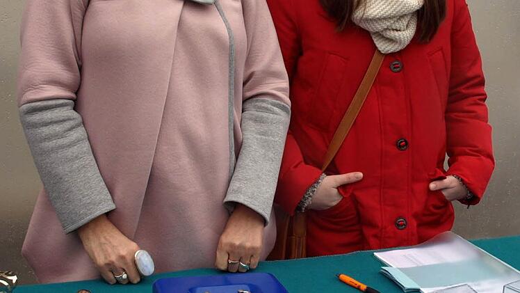 Viel zu sehen gab es beim Weihnachtsmarkt in Wallenfels. Foto: Susanne Deuerling