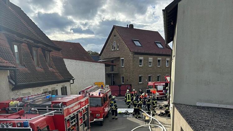 Volkach: Scheunenbrand sorgt für stundenlangen Feuerwehreinsatz - "starke Anstrengung"