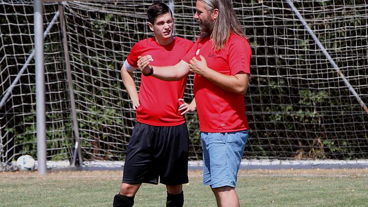 Kari Reyr Jonsson-Beck (rechts) und Marco Behringer.
