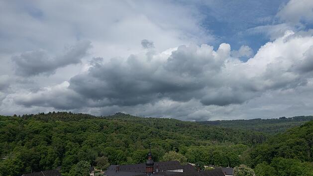 Dunkle Wolken &uuml;ber Kloster Eberbach